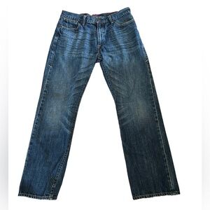 Levi’s Red l Straight Leg 34 W x 32 L